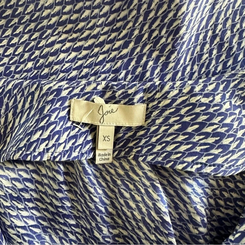 Joie Silk Top Blue and White Geometric Print Popover Shirt Blouse Size XS - Picture 6 of 7